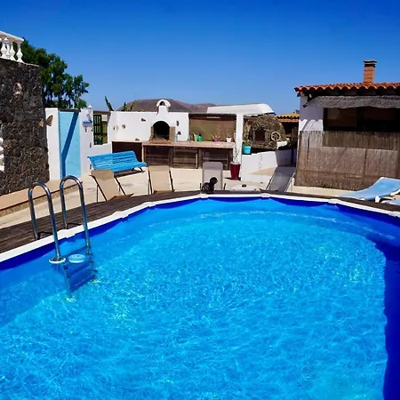 Casa Natura Ainhoa בית אירוח